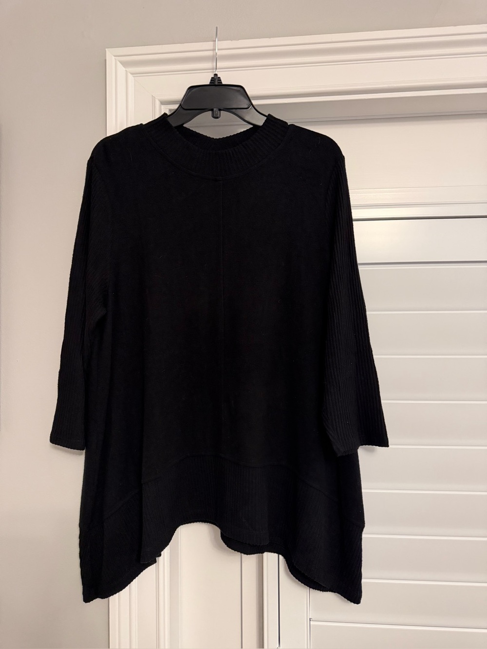 Weekends By Chicos Black Women's Relaxed Knit Pullover Top